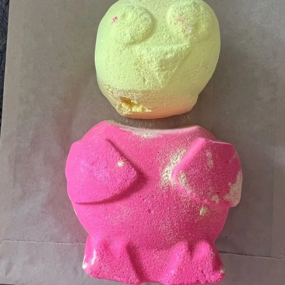 Lush Chirpy Chick 2 Piece Limited Edition Bath Bomb 7 oz